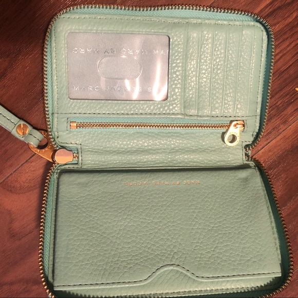 Marc Jacobs wristlet - Picture 4 of 6